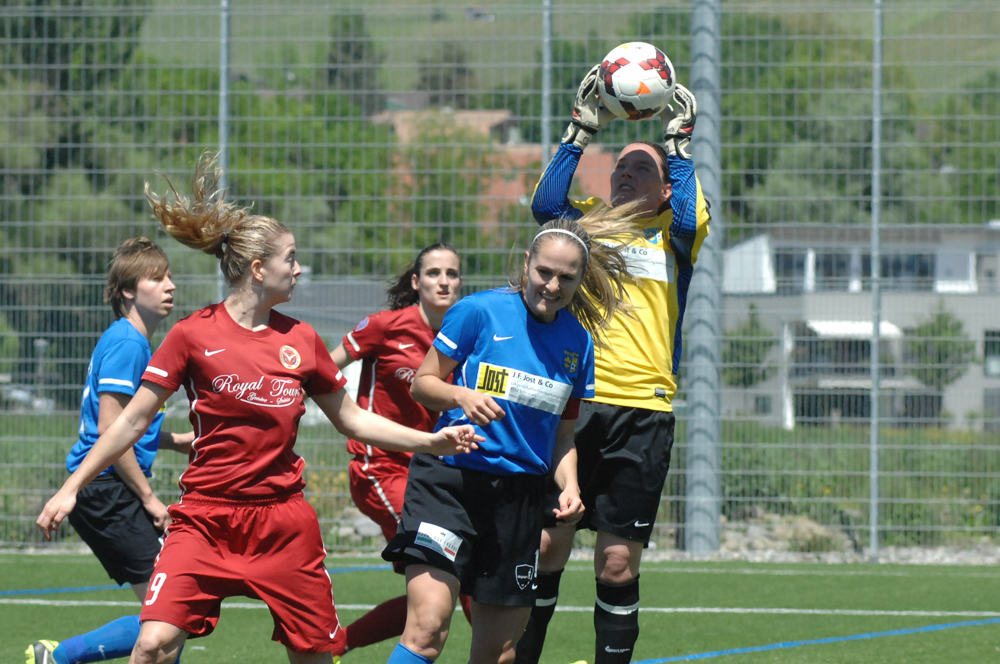 im Meisterschaftsspiel FC Schlieren - Football Chênois Féminin vom 18. Mai 2014 in Schlieren (Bild: Chris Blattmann)