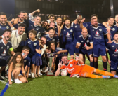 Les 30+ d’Etoile Carouge soulèvent la Coupe genevoise
