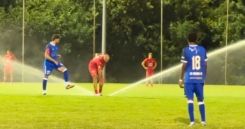 L’arrosage automatique stoppe le match de Collex